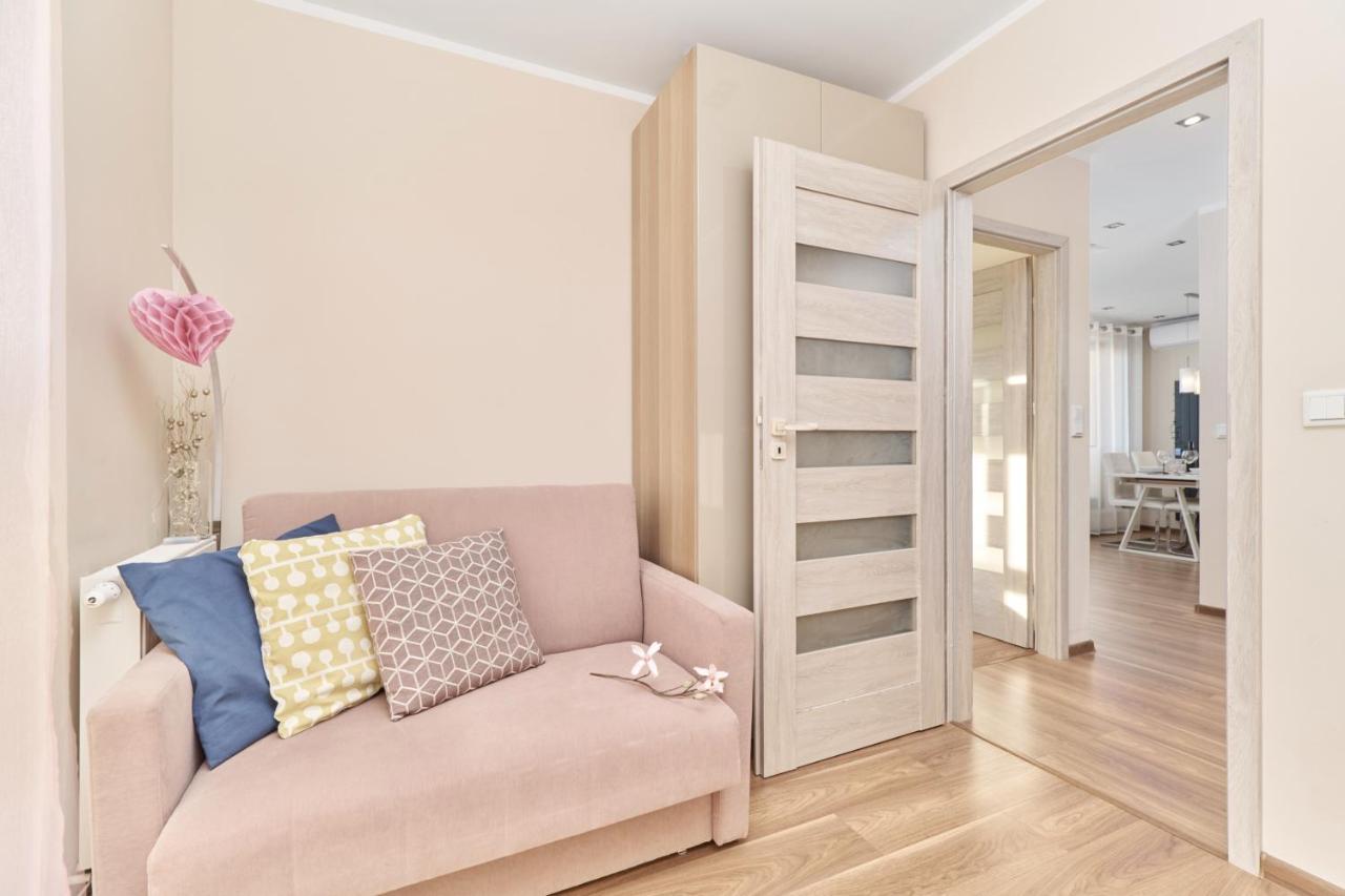 Apartment Wroclaw Krakowska With Balcony And Free Garage By Noclegi Renters Breslávia Exterior foto
